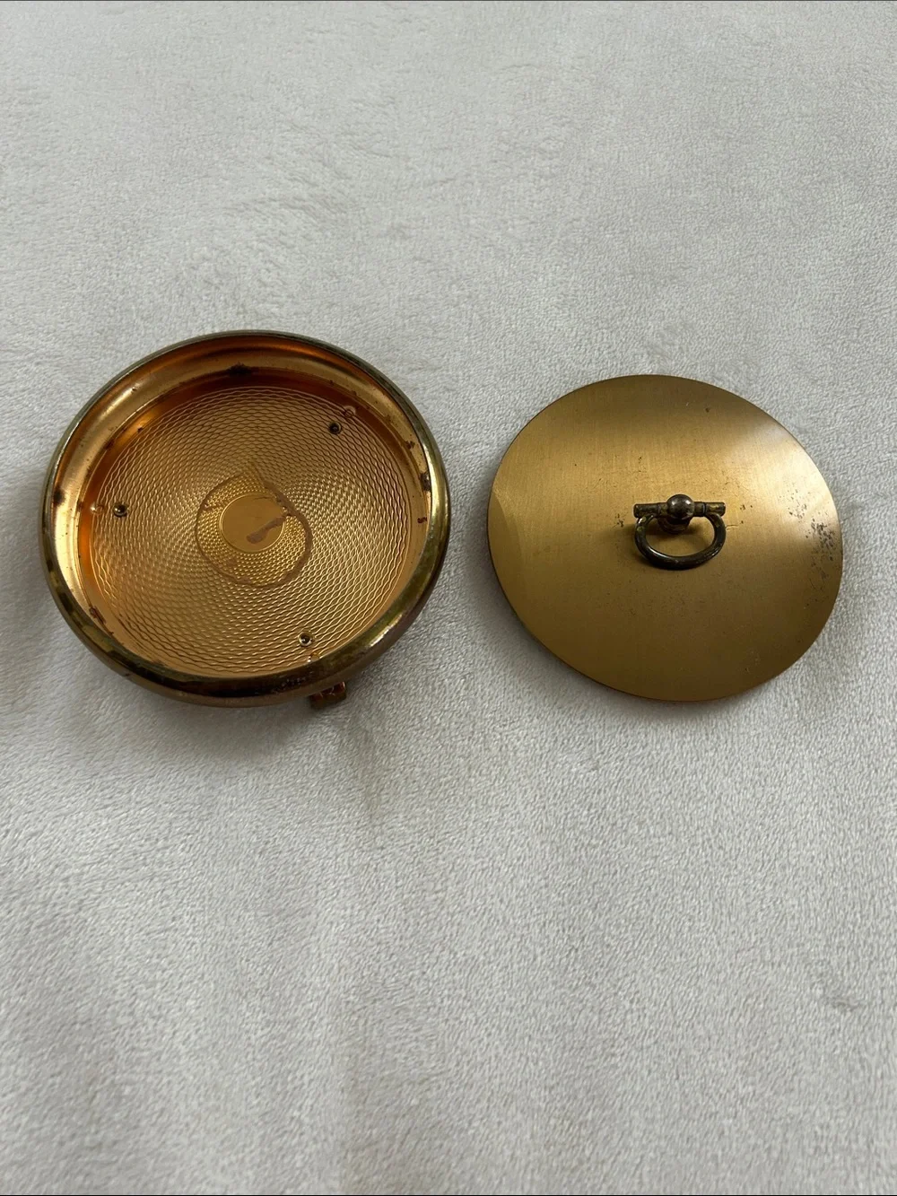 N/A vintage round
